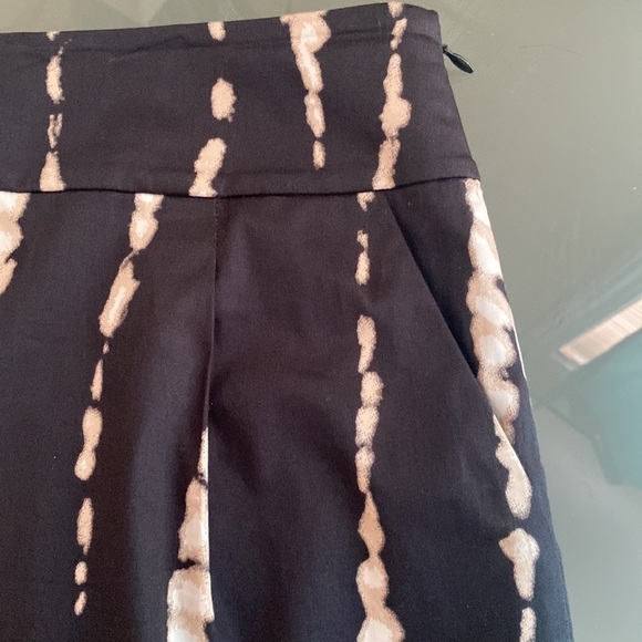 Ann Taylor Skirt Ann Taylor Black and White A-line Mini Skirt Size 0P - Picture 3 of 5